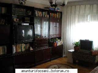 p.f.,vind apartament 2 placuta a gaz si in tramvai sau euro la fata 0748316070 apartament 2 camere